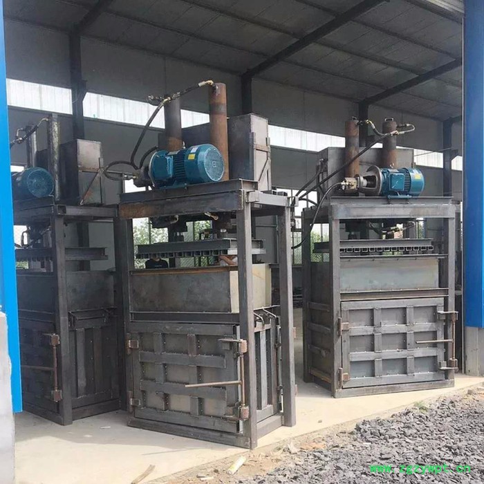 中药材液压打包机 边角料压块机价格 立式废品液压打块机视频图5