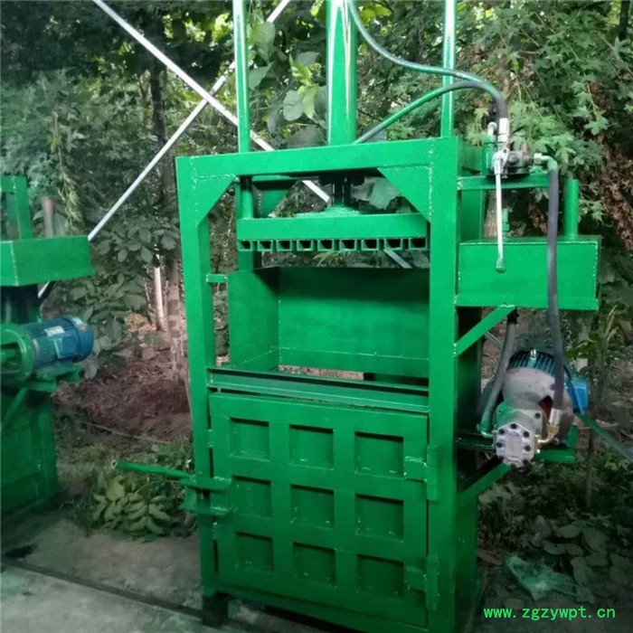 中药材液压打包机 边角料压块机价格 立式废品液压打块机视频图7