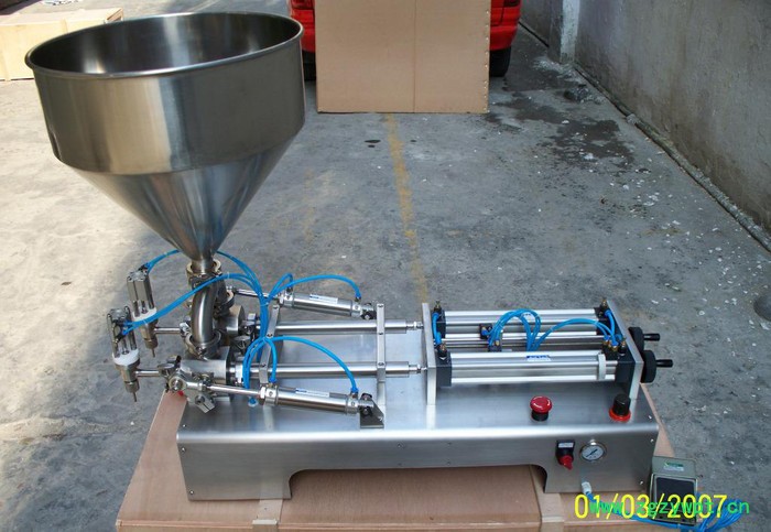 山东淄博辣酱灌装机玫瑰酱枣灌装机半自动膏体液体灌装机