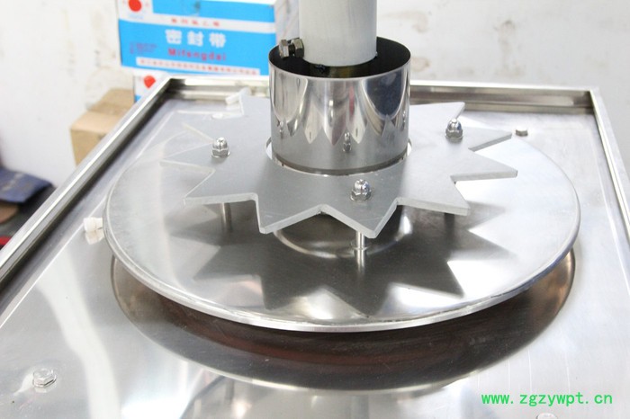 半自动液体灌装机 小型定量灌装设备 定量灌装机 等压半自动灌装机图8