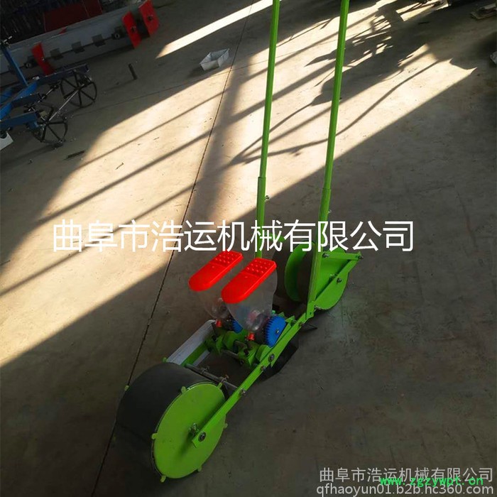 曲阜浩运中药材种植播种机 汽油小型谷子播种机 人力手推式牧草精播机图3