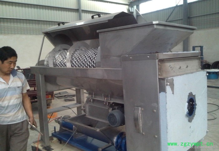 山西省果酒饮料榨汁机灌装生产线、果酒饮料生产线灌装线、平安果酒机械设备灌装线专业生产厂家图2