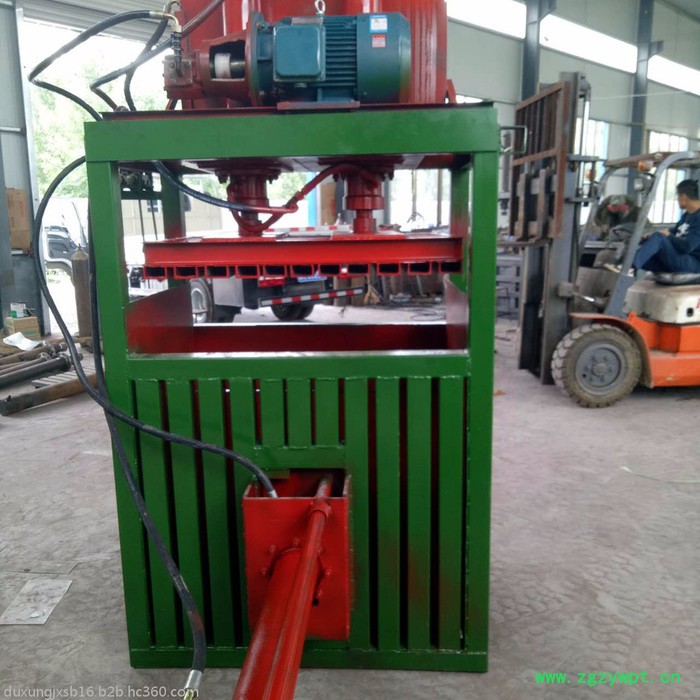 10吨小型废铁纸打块机 中药材编织袋压包机 湿布条子打包机价格图3