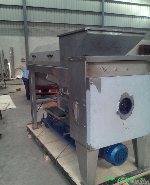 青海枸杞葡萄除梗破碎机、青海果酒饮料灌装生产线、张掖葡萄酒生产线灌装线、平安葡萄酒机械设备灌装线专业生产厂家 螺旋榨汁机图4