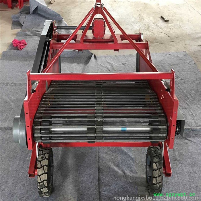 红薯收获机图片挖红薯的机器 红薯收获机图片 双行红薯杀秧机 起中药材的机器图7
