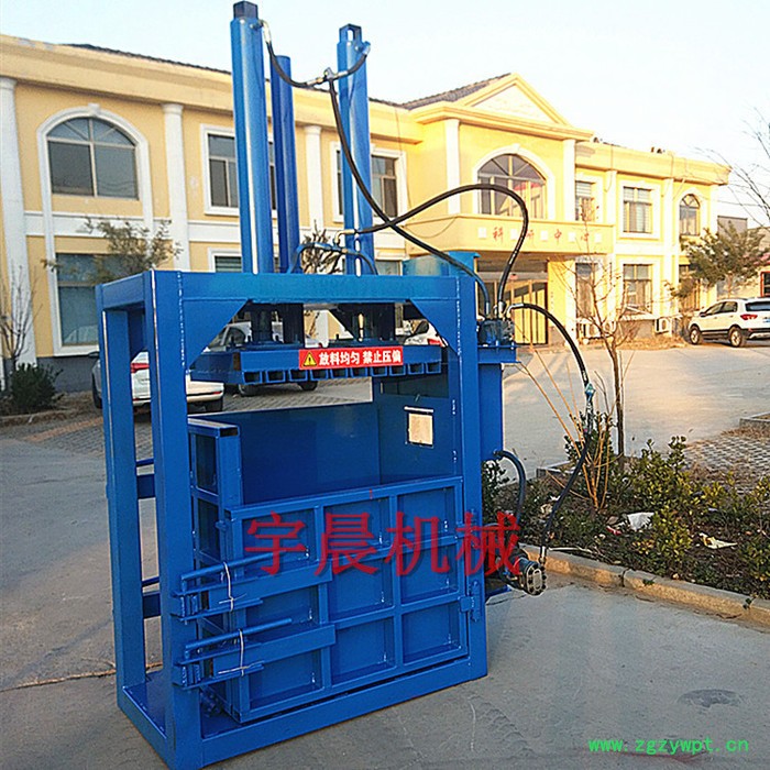 西宁中药材压块机 宇晨铝屑铁皮打包机 树林落叶打包机价格图4