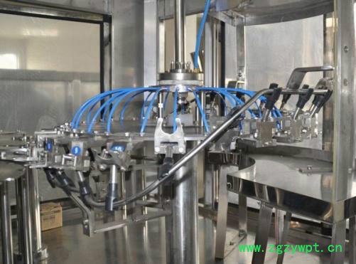 全自动三合一灌装机 百岁山瓶装水灌装生产线 全套饮料灌装设备CGF14-12-5图4