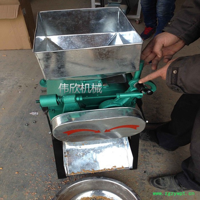 燕麦片压扁机 品质保证挤扁机 中药材挤扁机图2