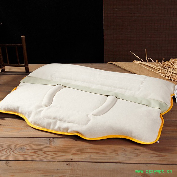 祥云草 生态颈椎保健枕头、中药填充 安神助眠、调理颈椎**诚邀代理批发商。 颈椎保健枕厂家图2