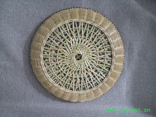凡承古逸艺术竹编簸箕是由全竹纯手工编制 ，艺术精致编制福禄满堂字样 。黑色竹材为中药植物叶染制而成，浸泡60个小时，不脱图4