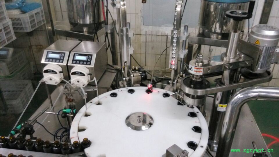 140401全自动精油灌装-下塞-下盖-轧盖一体机4