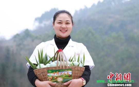 用中药材喂土鸡重庆永川“80后”创业不忘润乡邻