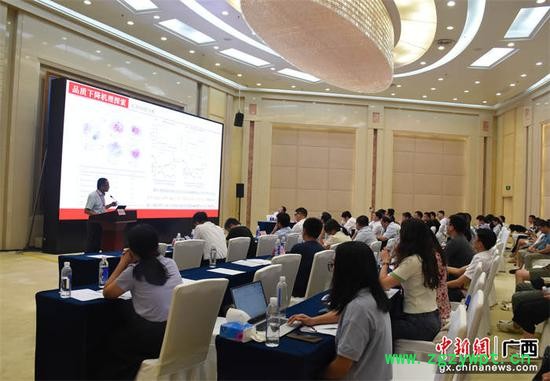 专委会报告现场。谢月英 摄